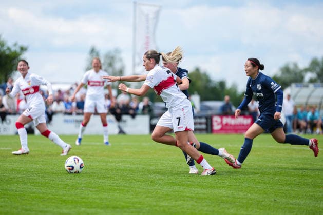 2. Frauen Bundesliga: SC Sand vs. VfB Stuttgart, 17.05.2026 Zweikampf zwischen Milena Fischer (SC Sand, 6) und Dafina Redzepi (VfB Stuttgart, 7) 2. Frauen Bundesliga: SC Sand vs. VfB Stuttgart, Adams Arena SC Sand, 17.05.2026 DFB DFL REGULATIONS PROHIBIT ANY USE OF PHOTOGRAPHS AS IMAGE SEQUENCES AND OR QUASI-VIDEO. Copyright: xBEAUTIFULxSPORTS Boscox