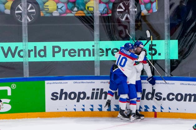 FRIBOURG, SWITZERLAND - MAY 17: Slovakia celebrates the 2-0 of Viliam Kmec of Slovakia R) during the 2026 IIHF Ice hockey, Eishockey World Championship, WM, Weltmeisterschaft Switzerland game between Italy and Slovakia at BCF Arena on May 17, 2026 in Fribourg, Fribourg. Fribourg BCF Arena Fribourg Switzerland Copyright: xJustPictures.ch JarixPestelaccix jp-en-EuSpIm-JP6_JAR_Italy_Slovakia_16May2026_00082