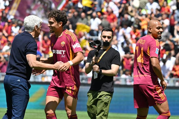 RECORD DATE NOT STATED 17th May 2026, Stadio Olimpico, Rome, Italy; Serie A Football; Roma versus Lazio; AS Roma s players celebrate their victory at the end of the match AllShotLive
