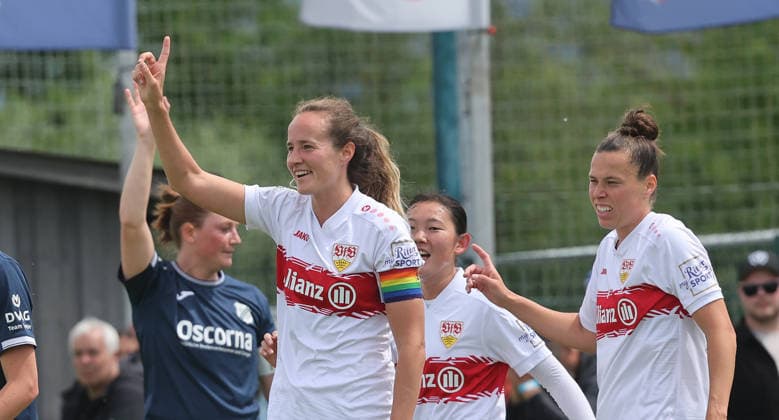 Sand , Fußball 2. Bundesliga , SC Sand vs. VfB Stuttgart Frauen , von links: Fabienne Dongus Nicole Billa ( VfB )