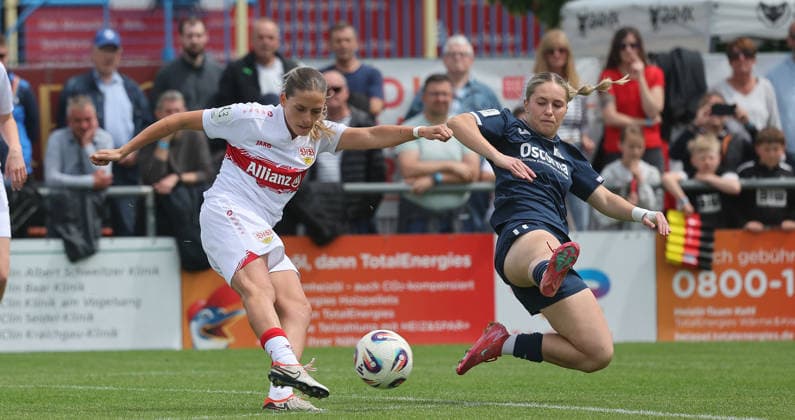 Sand , Fußball 2. Bundesliga , SC Sand vs. VfB Stuttgart Frauen , links: Dafina Redzepi ( VfB )