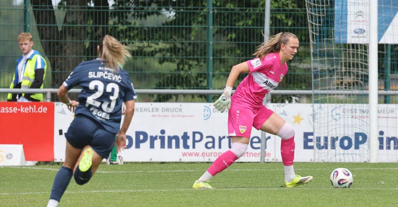 Sand , Fußball 2. Bundesliga , SC Sand vs. VfB Stuttgart Frauen , rechts: Eve Boettcher ( VfB )