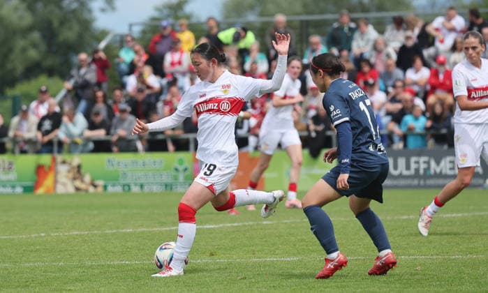 Sand , Fußball 2. Bundesliga , SC Sand vs. VfB Stuttgart Frauen , links: Haruka Osawa ( VfB )