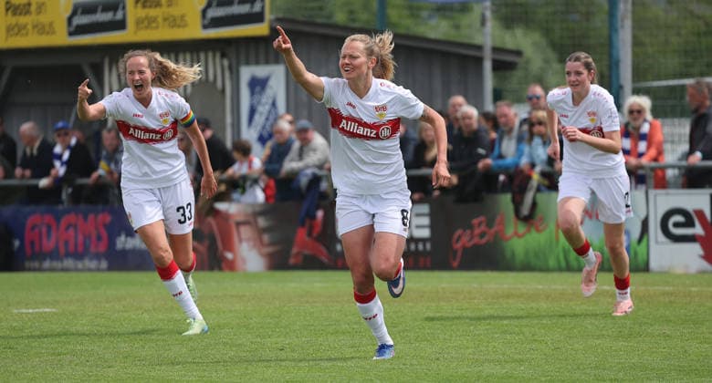 Sand , Fußball 2. Bundesliga , SC Sand vs. VfB Stuttgart Frauen , Jubel VfB , mitte: Maximiliane Rall
