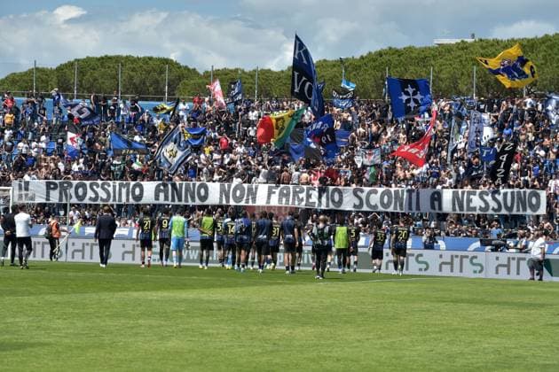 IPA84786104 - Players of Pisa disappointment at the end of the match during Pisa SC vs SSC Napoli, Italian soccer Serie A match in Pisa, Italy, May 17 2026  Copyright: xGabrielexMasotti IPAxSportx xx 84786104