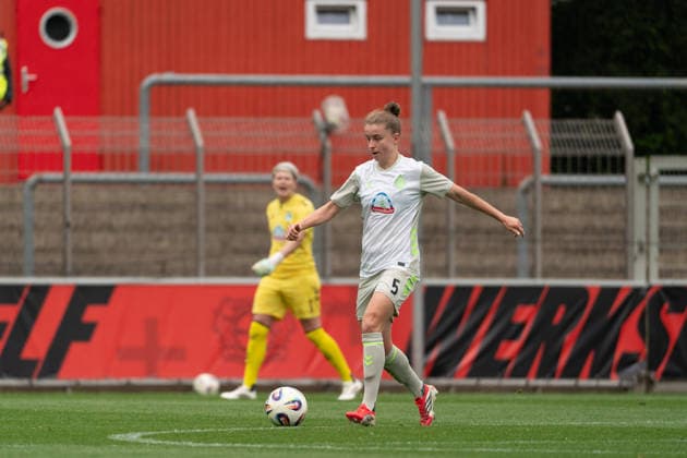 LEVERKUSEN, GERMANY - MAY 17: Michelle Ulbrich (5 SV Werder Bremen) in action during the Google Pixel Frauen-Bundesliga match between Bayer 04 Leverkusen and SV Werder Bremen at Ulrich-Haberland-Stadion on May 17, 2026 in Leverkusen, Germany. (Photo by Qianru Zhang Press Photo) Copyright: xQianruxZhang SPPx Sportspressphoto_SPR148600