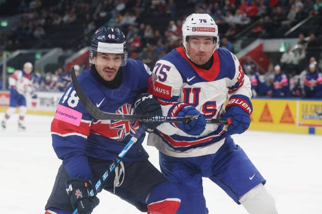 17.05.2026 Swiss Life Arena Zuerich , SCHWEIZ, Eishockey Herren IIHF World Championship, WM, Weltmeisterschaft Zurich 2026 Gruppe A USA - GBR Johnny Curran (GBR) gegen Connor Clifton (USA)