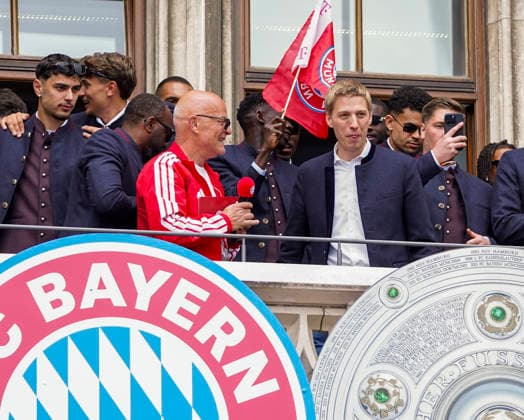 17.05.2026, Fussball Bundesliga 2025 2026, Meisterfeier des FC Bayern München auf dem Rathausbalkon in München. Moderator Stephan Lehmann, Oberbürgermeister Dominik Krause