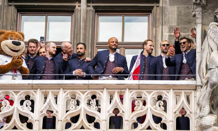 17.05.2026, Fussball Bundesliga 2025 2026, Meisterfeier des FC Bayern München auf dem Rathausbalkon in München. Trainer Vincent Kompany (FC Bayern München), Harry Kane (FC Bayern München), Konrad Laimer (FC Bayern München), Leon Goretzka (FC Bayern München)