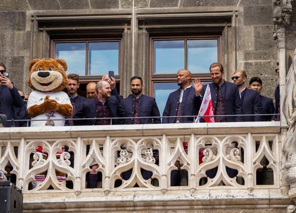 17.05.2026, Fussball Bundesliga 2025 2026, Meisterfeier des FC Bayern München auf dem Rathausbalkon in München. Trainer Vincent Kompany (FC Bayern München) und Harry Kane (FC Bayern München)