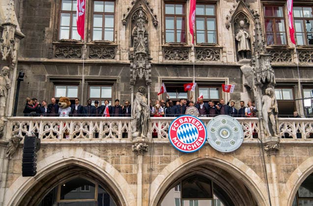 17.05.2026, Fussball Bundesliga 2025 2026, Meisterfeier des FC Bayern München auf dem Rathausbalkon in München. Mannschaft auf dem Balkon