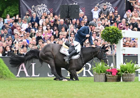 GER; Al Shira aa Deutsches Spring- & Dressur Derby Hamburg, Al Shira aa 95. Deutsches Spring-Derby 17.05.2026, GER; Al Shira aa Deutsches Spring- & Dressur Derby Hamburg, PAl Shira aa 95. Deutsches Spring-Derby präsentiert von Melitta CSI4* - Al Shira aa Derby Tour - Finale im Bild Michael Grimm (GER) auf Duplexx stuertzt fast nach dem Wall