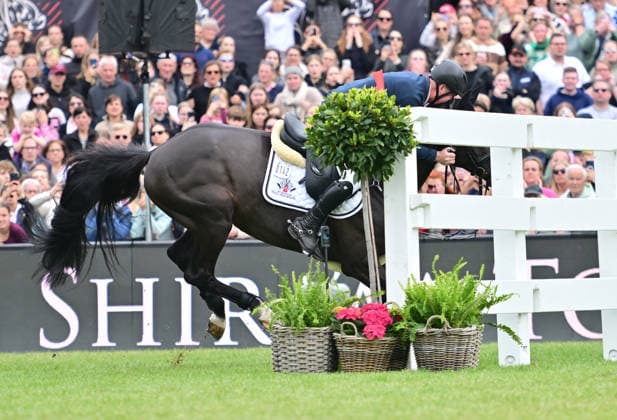 GER; Al Shira aa Deutsches Spring- & Dressur Derby Hamburg, Al Shira aa 95. Deutsches Spring-Derby 17.05.2026, GER; Al Shira aa Deutsches Spring- & Dressur Derby Hamburg, PAl Shira aa 95. Deutsches Spring-Derby präsentiert von Melitta CSI4* - Al Shira aa Derby Tour - Finale im Bild Michael Grimm (GER) auf Duplexx stuertzt fast nach dem Wall