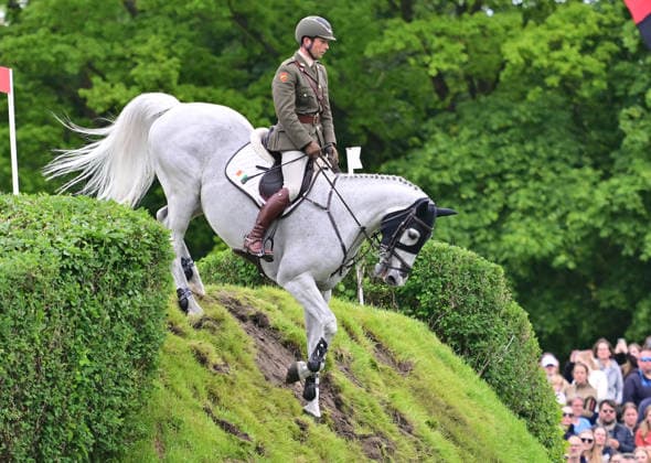 GER; Al Shira aa Deutsches Spring- & Dressur Derby Hamburg, Al Shira aa 95. Deutsches Spring-Derby 17.05.2026, GER; Al Shira aa Deutsches Spring- & Dressur Derby Hamburg, PAl Shira aa 95. Deutsches Spring-Derby präsentiert von Melitta CSI4* - Al Shira aa Derby Tour - Finale im Bild Commandant Geof Currran auf Hawthornhill am Wall
