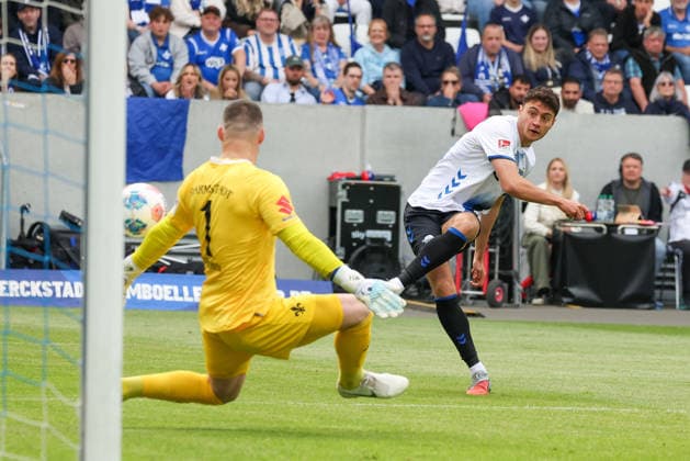 2026.05.17 xjfx 2.Bundesliga SV Darmstadt 98 - SC Paderborn v.l., Stefano Marino (SC Paderborn) schiesst das Tor zum, scores the goal to 0:1, Goalkeeper, Torwart Marcel Schuhen (SV Darmstadt 98) (DFL DFB REGULATIONS PROHIBIT ANY USE OF PHOTOGRAPHS as IMAGE SEQUENCES and or QUASI-VIDEO) Copyright: JoaquimxFerreira