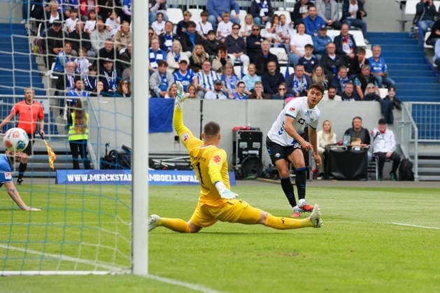 2026.05.17 xjfx 2.Bundesliga SV Darmstadt 98 - SC Paderborn v.l., Stefano Marino (SC Paderborn) schiesst das Tor zum, scores the goal to 0:1, Goalkeeper, Torwart Marcel Schuhen (SV Darmstadt 98) (DFL DFB REGULATIONS PROHIBIT ANY USE OF PHOTOGRAPHS as IMAGE SEQUENCES and or QUASI-VIDEO) Copyright: JoaquimxFerreira