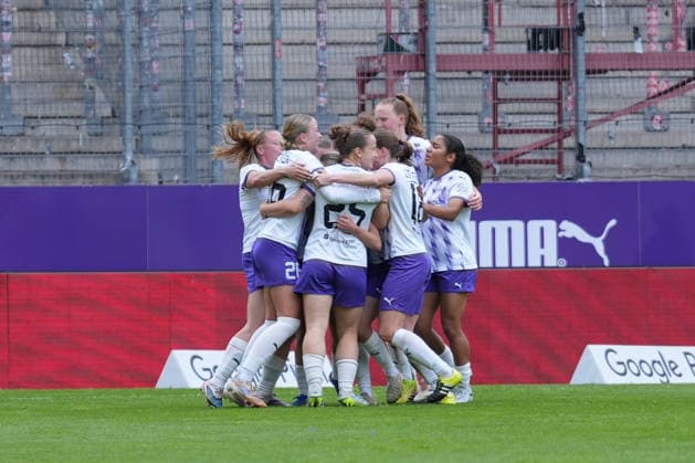 Torjubel, Emotionen, Jubel, Torerfolg, Abschluss, Treffer , Deutschland, Fussball, GooglePixel Frauen-Bundesliga, 26.Spieltag, 2025 2026, SGS Essen vs. SC Freiburg, 17.05.2026, Stadion an der Hafenstraße, Essen Essen Stadion an der Hafenstraße Nordrhein-Westfalen Deutschland Copyright: xArnexAmbergx