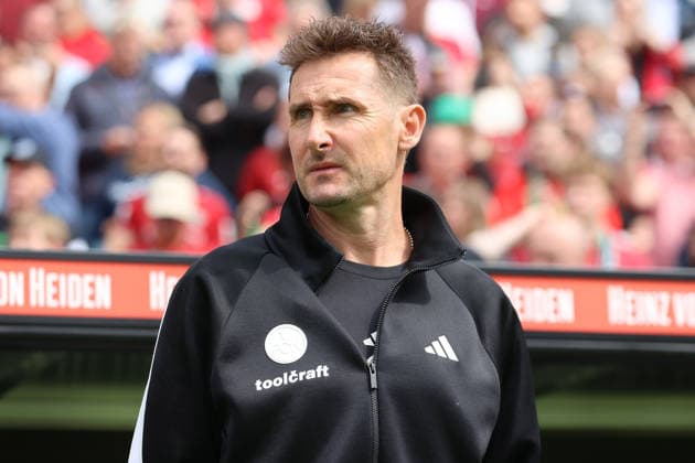 17.05.2026, xtgx, Fussball 2.Bundesliga, Hannover 96 - 1.FC Nürnberg v.l. Trainer Miroslav Klose (1.FC Nuernberg) (DFL DFB REGULATIONS PROHIBIT ANY USE OF PHOTOGRAPHS as IMAGE SEQUENCES and or QUASI-VIDEO) Hannover