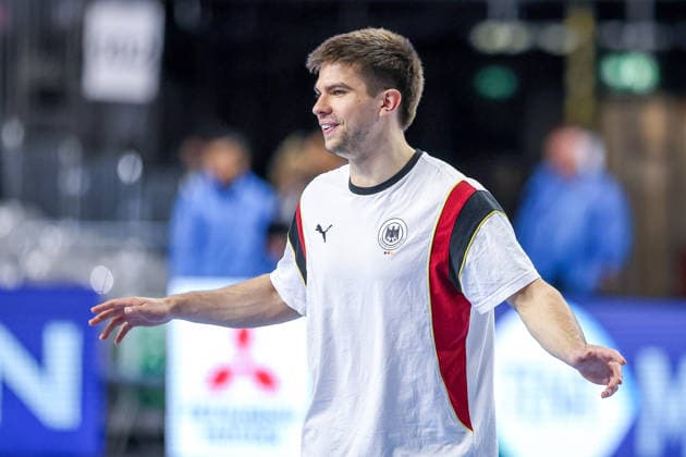 17.05.2026, xkwix, Handball, Länderspiel, Deutschland - Dänemark , Lanxess-Arena in Köln: Renars Uscins (Germany 23) vor dem Spiel laechelnd Photo: xKamilxWilkowskixPressefotoKochx Nordrhein-Westfalen Deutschland