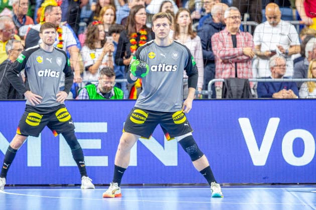 17.05.2026, xkwix, Handball, Länderspiel, Deutschland - Dänemark , Lanxess-Arena in Köln: Franz Semper (Germany 32) beim Aufwaermen mit Ball Photo: xKamilxWilkowskixPressefotoKochx Nordrhein-Westfalen Deutschland