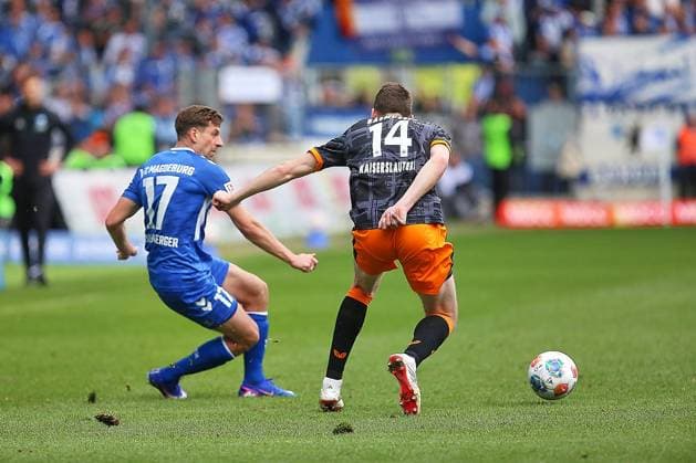 Sport Bilder des Tages Magdeburg, Sachsen-Anhalt, Deutschland, 17.05.2026: Avnet Arena: 34. Spieltag, Saison 2025 26, 2. Fußball-Bundesliga: 1. FC Magdeburg - 1. FC Kaiserslautern: Alexander Nollenberger (17, 1. FC Magdeburg) und Jacob Rasmussen (14, 1. FC Kaiserslautern) Copyright: xdtsxNachrichtenagenturx dts_119124