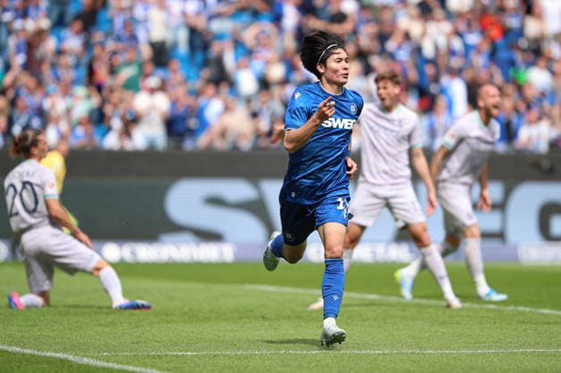 bediente Bochumer nach dem Treffer zum 1:1 durch Shio Fukuda (Karlsruher SC, 13), Karlsruher SC vs. VfL Bochum, 2. Bundesliga, 34. Spieltag, 2025 2026, 17.05.2026, DFL REGULATIONS PROHIBIT ANY USE OF PHOTOGRAPHS AS IMAGE SEQUENCES AND OR QUASI-VIDEO, Karlsruher SC vs. VfL Bochum, 2. Bundesliga, 34. Spieltag, 2025 2026, 17.05.2026 Karlsruhe Copyright: xEibner-Pressefoto JanxPrihodax EP_JPA