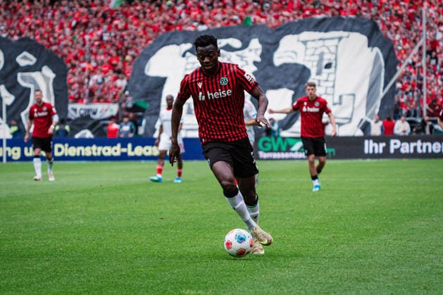 2. Bundesliga: Hannover 96 vs. 1. FC Nürnberg, 17.05.2026 Mustapha Bundu (Hannover 96, 7) am Ball; Fußball, 2. Bundesliga, 34. Spieltag: Hannover 96 vs. 1. FC Nürnberg am 17.05.2026 in der Heinz von Heiden Arena, Hannover DFL REGULATIONS PROHIBIT ANY USE OF PHOTOGRAPHS AS IMAGE SEQUENCES AND OR QUASI-VIDEO. Copyright: xBEAUTIFULxSPORTS Tonhäuserx