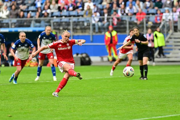 Fußball I Frauen I Saison 2025-2026 I Bundesliga I 26. Spieltag I Hamburger SV - FC Bayern München I 17.05.2026 Georgia Stanway (31, FC Bayern München) verwandelt den Elfmeter zum 1:0. Hamburg Volksparkstadion Hamburg Deutschland Copyright: xLobeca WolfxGebhardtx
