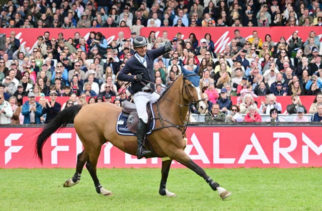 GER; Al Shira aa Deutsches Spring- & Dressur Derby Hamburg, Al Shira aa 95. Deutsches Spring-Derby 17.05.2026, GER; Al Shira aa Deutsches Spring- & Dressur Derby Hamburg, PAl Shira aa 95. Deutsches Spring-Derby präsentiert von Melitta CSI4* - Al Shira aa Derby Tour - Finale im Bild Frederic Tillmann (GER) auf DSP Comanche VL Frederic Tillmann jubelt