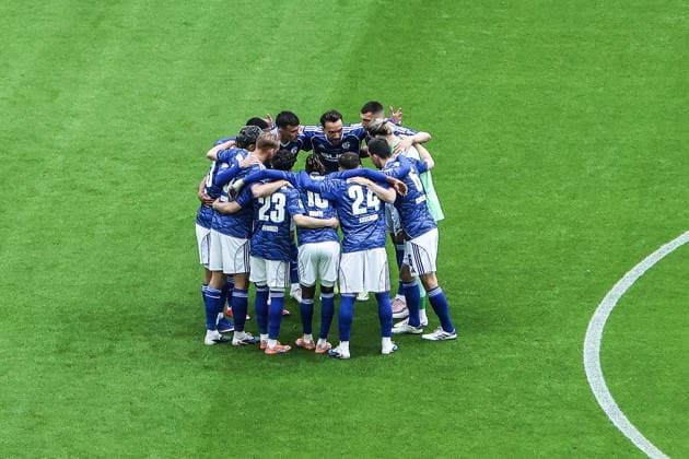 Fussball, 2. Bundesliga Saison 2025 2026 34. Spieltag FC Schalke 04 - Eintracht Braunschweig 17.05.2026, VELTINS-Arena Teamkreis FC Schalke 04 Gelsenkirchen VELTINS-Arena Nordrhein-Westfalen Deutschland