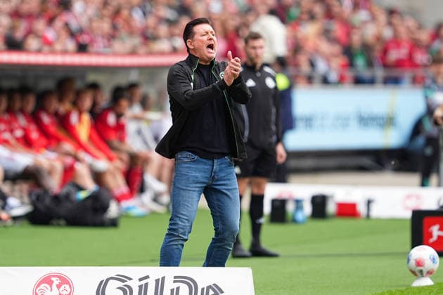 17.05.2026, xydrx, Herren, Fußball, 2.Bundesliga, Hannover 96 - 1.FC Nürnberg, Saison 2025 2026, Heinz von Heiden Arena: Christian Titz (Cheftrainer Hannover 96) gestikulierend DFB regulations prohibit any use of photographs as image sequences and or quasi-video. Copyright: HMBxMedia YannisxDreimann