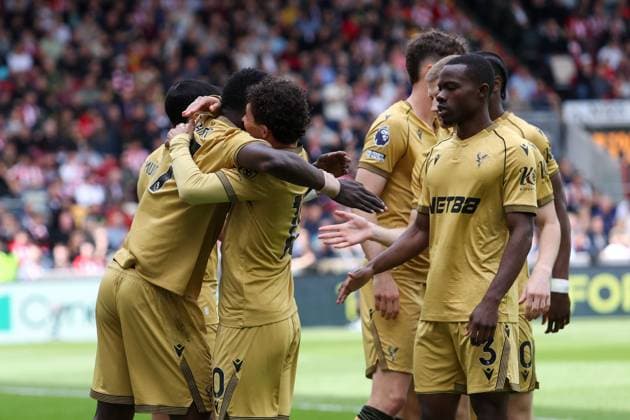 Ismaila Sarr of Crystal Palace celebrates scoring his team s first goal with teammates Brentford v Crystal Palace, Football, Premier League, The Gtech Community Stadium, London, UK - 17 05 2026 EDITORIAL USE ONLY No use with unauthorised audio, video, data, fixture lists, club league logos or live services. Online in-match use limited to 120 images, no video emulation. No use in betting, games or single club league player publications.  Copyright: xAnthonyxHanc Shutterstockx 16880122e