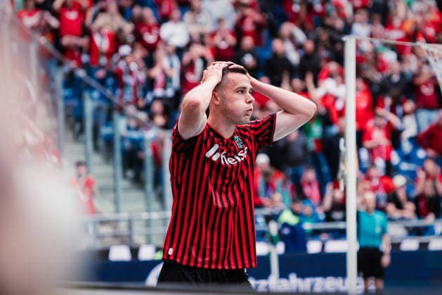 2. Bundesliga: Hannover 96 vs. 1. FC Nürnberg, 17.05.2026 Maik Nawrocki (Hannover 96, 6) verschlägt die Hände über den Kopf; Fußball, 2. Bundesliga, 34. Spieltag: Hannover 96 vs. 1. FC Nürnberg am 17.05.2026 in der Heinz von Heiden Arena, Hannover DFL REGULATIONS PROHIBIT ANY USE OF PHOTOGRAPHS AS IMAGE SEQUENCES AND OR QUASI-VIDEO. Copyright: xBEAUTIFULxSPORTS Tonhäuserx