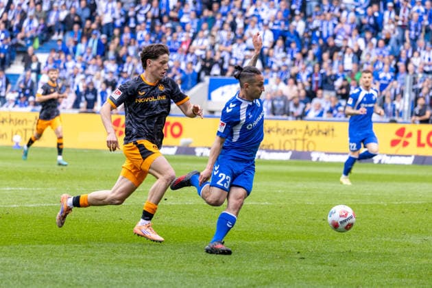 Deutschland: 2.Bundesliga, 34. Spieltag, Saison 2025 2026, 1.FC Magdeburg vs 1. FC Kaiserslautern Avnet Arena (Magdeburg) : Atik Baris (1. FC Magdeburg, 23) im Zweikampf gegen Robinson Leon (1. FC Kaiserslautern, 37) Copyright: xMichellexLukax