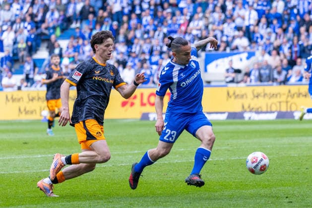 Deutschland: 2.Bundesliga, 34. Spieltag, Saison 2025 2026, 1.FC Magdeburg vs 1. FC Kaiserslautern Avnet Arena (Magdeburg) : Atik Baris (1. FC Magdeburg, 23) im Zweikampf gegen Robinson Leon (1. FC Kaiserslautern, 37) Copyright: xMichellexLukax