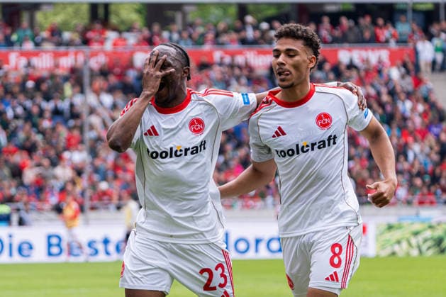 Hannover, Deutschland 17. Mai 2026: 2. BL - 2025 2026 - Sp. 34 - Hannover 96 gegen 1. FC Nürnberg Im Bild: Mohamed Ali Zoma (FCN) jubelt nach seinem Tor zum 0:1 mit Henri Koudossou (FCN) DFL DFB regulations prohibit any use of photographs as image sequences and or quasi-video Heinz von Heiden Arena Niedersachsen Copyright: xFotostandx xKruczynskix