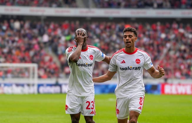 Deutschland: Fussball 2.Bundesliga 2025 2026, 34. Spieltag - Hannover 96 vs 1. FC Nürnberg - Heinz von Heiden Arena Stadion (Hannover): Tor und Torjubel zum Mohamed AlÃ¬ Zoma Mohamed Ali Zoma (1. FC Nürnberg, 23) Henri Koudossou (1. FC Nürnberg, 8) Hannover Copyright: xAymanxAlahmedx