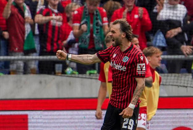 Deutschland: Fussball 2.Bundesliga 2025 2026, 34. Spieltag - Hannover 96 vs 1. FC Nürnberg - Heinz von Heiden Arena Stadion (Hannover): Tor und Torjubel zum Kolja Oudenne (Hannover 96, 29) Hannover Copyright: xAymanxAlahmedx