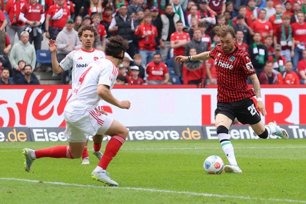 17.05.2026, xtgx, Fussball 2.Bundesliga, Hannover 96 - 1.FC Nürnberg v.l. Kolja Oudenne (Hannover 96) Torschuetze, erzielt das Tor, Treffer, scores the goal 1:1 (DFL DFB REGULATIONS PROHIBIT ANY USE OF PHOTOGRAPHS as IMAGE SEQUENCES and or QUASI-VIDEO) Hannover