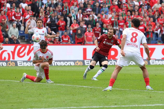 17.05.2026, xtgx, Fussball 2.Bundesliga, Hannover 96 - 1.FC Nürnberg v.l. Kolja Oudenne (Hannover 96) Torschuetze, erzielt das Tor, Treffer, scores the goal 1:1 (DFL DFB REGULATIONS PROHIBIT ANY USE OF PHOTOGRAPHS as IMAGE SEQUENCES and or QUASI-VIDEO) Hannover