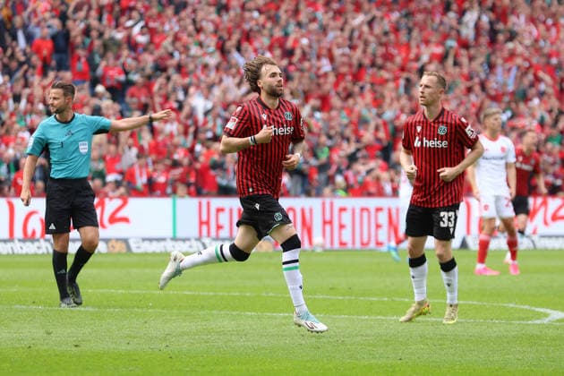 17.05.2026, xtgx, Fussball 2.Bundesliga, Hannover 96 - 1.FC Nürnberg v.l. Torjubel nach dem Tor zum celebrating the goal celebrate 1:1 durch Kolja Oudenne (Hannover 96) (DFL DFB REGULATIONS PROHIBIT ANY USE OF PHOTOGRAPHS as IMAGE SEQUENCES and or QUASI-VIDEO) Hannover