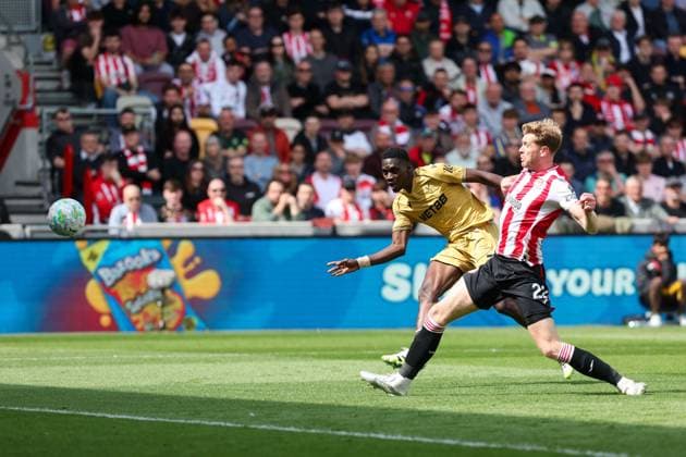 Ismaila Sarr of Crystal Palace takes a shot on goal while under pressure from Nathan Collins of Brentford Brentford v Crystal Palace, Football, Premier League, The Gtech Community Stadium, London, UK - 17 05 2026 EDITORIAL USE ONLY No use with unauthorised audio, video, data, fixture lists, club league logos or live services. Online in-match use limited to 120 images, no video emulation. No use in betting, games or single club league player publications.  Copyright: xAnthonyxHanc Shutterstockx 16880122k