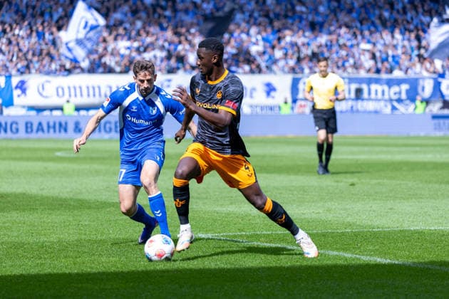 Deutschland: 2.Bundesliga, 34. Spieltag, Saison 2025 2026, 1.FC Magdeburg vs 1. FC Kaiserslautern Avnet Arena (Magdeburg) : Nollenberger Alexander (1. FC Magdeburg, 17) im Zweikampf gegen Gyamfi Maxwell (1. FC Kaiserslautern, 4) Copyright: xMichellexLukax