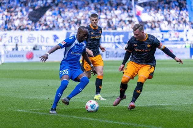 Deutschland: 2.Bundesliga, 34. Spieltag, Saison 2025 2026, 1.FC Magdeburg vs 1. FC Kaiserslautern Avnet Arena (Magdeburg) : Gnaka Silas (1. FC Magdeburg, 25) im Zweikampf gegen Ritter Marlon (1. FC Kaiserslautern, 7) Copyright: xMichellexLukax