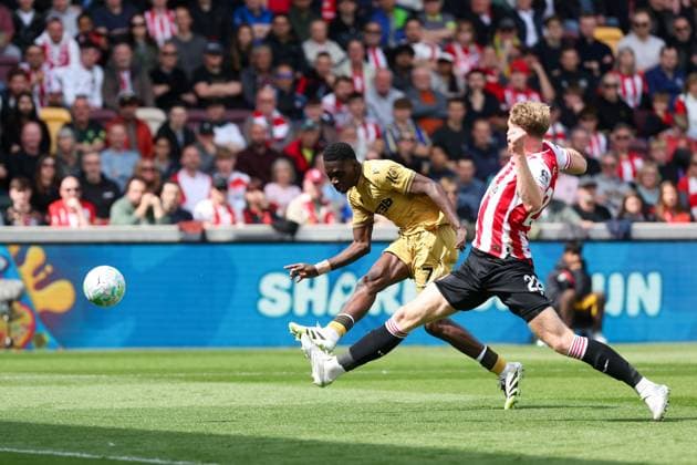 Ismaila Sarr of Crystal Palace takes a shot on goal while under pressure from Nathan Collins of Brentford Brentford v Crystal Palace, Football, Premier League, The Gtech Community Stadium, London, UK - 17 05 2026 EDITORIAL USE ONLY No use with unauthorised audio, video, data, fixture lists, club league logos or live services. Online in-match use limited to 120 images, no video emulation. No use in betting, games or single club league player publications.  Copyright: xAnthonyxHanc Shutterstockx 16880122j
