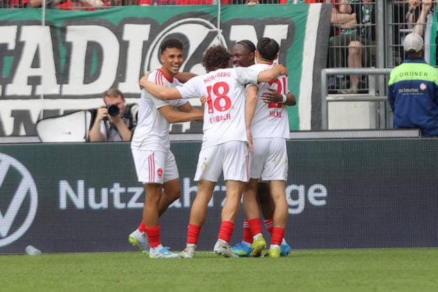 17.05.2026, xtgx, Fussball 2.Bundesliga, Hannover 96 - 1.FC Nürnberg v.l. Torjubel nach dem Tor zum celebrating the goal celebrate 0:1 durch Mohamed Ali Zoma (1.FC Nuernberg) (DFL DFB REGULATIONS PROHIBIT ANY USE OF PHOTOGRAPHS as IMAGE SEQUENCES and or QUASI-VIDEO) Hannover