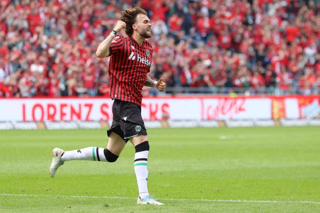 17.05.2026, xtgx, Fussball 2.Bundesliga, Hannover 96 - 1.FC Nürnberg v.l. Torjubel nach dem Tor zum celebrating the goal celebrate 1:1 durch Kolja Oudenne (Hannover 96) (DFL DFB REGULATIONS PROHIBIT ANY USE OF PHOTOGRAPHS as IMAGE SEQUENCES and or QUASI-VIDEO) Hannover