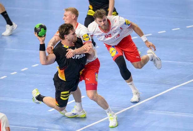(l-r) Johannes Golla (GER), Emil Bergholt (DEN), Steven JACOBSEN (DEN), Aktion, Zweikampf. Männer Handball Länderspiel, Deutschland (GER) - Dänemark (DEN), am 17.05.2026 in Koeln Deutschland. Lanxess Arena