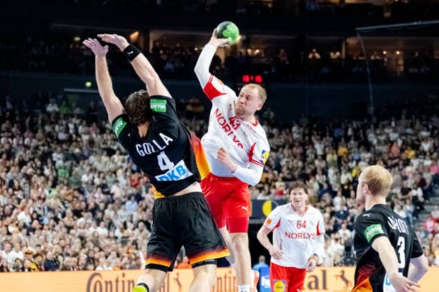 Dortmund 17.05.2026, Handball, Herren, Länderspiel, Deutschland Dänemark Simon Bogetoft Pytlick (Dänemark, 43) beim Wurf aus dem Rückraum gegen den Block von Johannes Golla (Deutschland, 4)