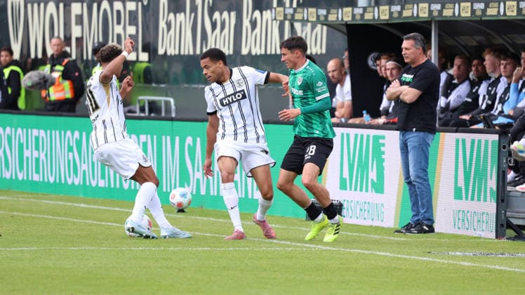 17.05.2026, xrekx, Fussball 2.Bundesliga, SV Elversberg - Preußen Münster v.l. BambasÃ ContÃ (SV 07 Elversberg) Jan Gyamerah (SV 07 Elversberg) Marco Meyerhöfer (Preussen Muenster) Alois Schwartz Trainer (Preussen Muenster) (DFL DFB REGULATIONS PROHIBIT ANY USE OF PHOTOGRAPHS as IMAGE SEQUENCES and or QUASI-VIDEO) Elversberg